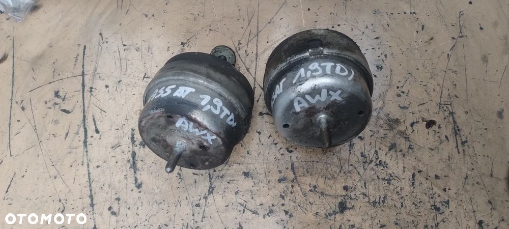 AUDI  A4 VW PASSAT 1,9TDI poduszka silnika - 1