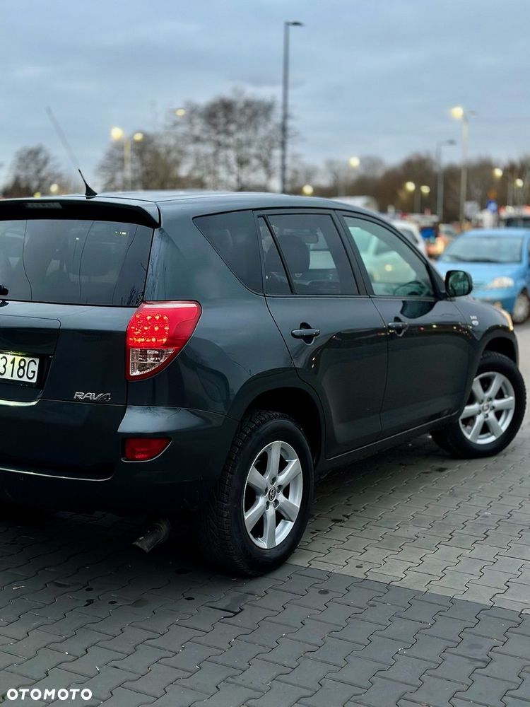 Toyota RAV4 - 1