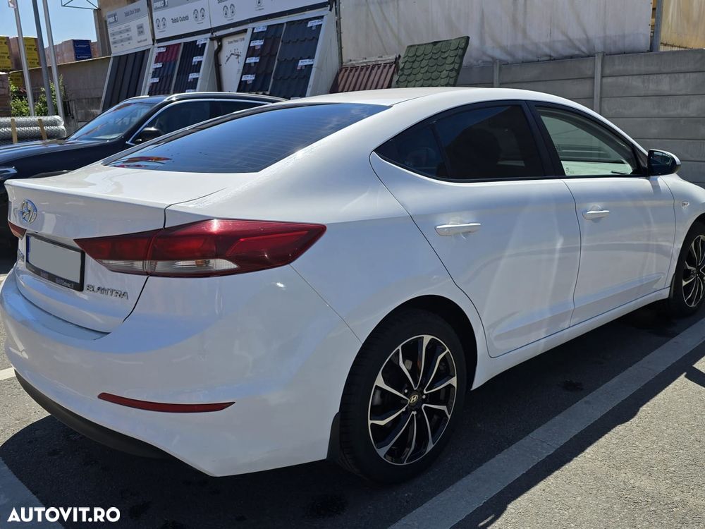 Hyundai Elantra 1.6 CRDI Comfort - 3