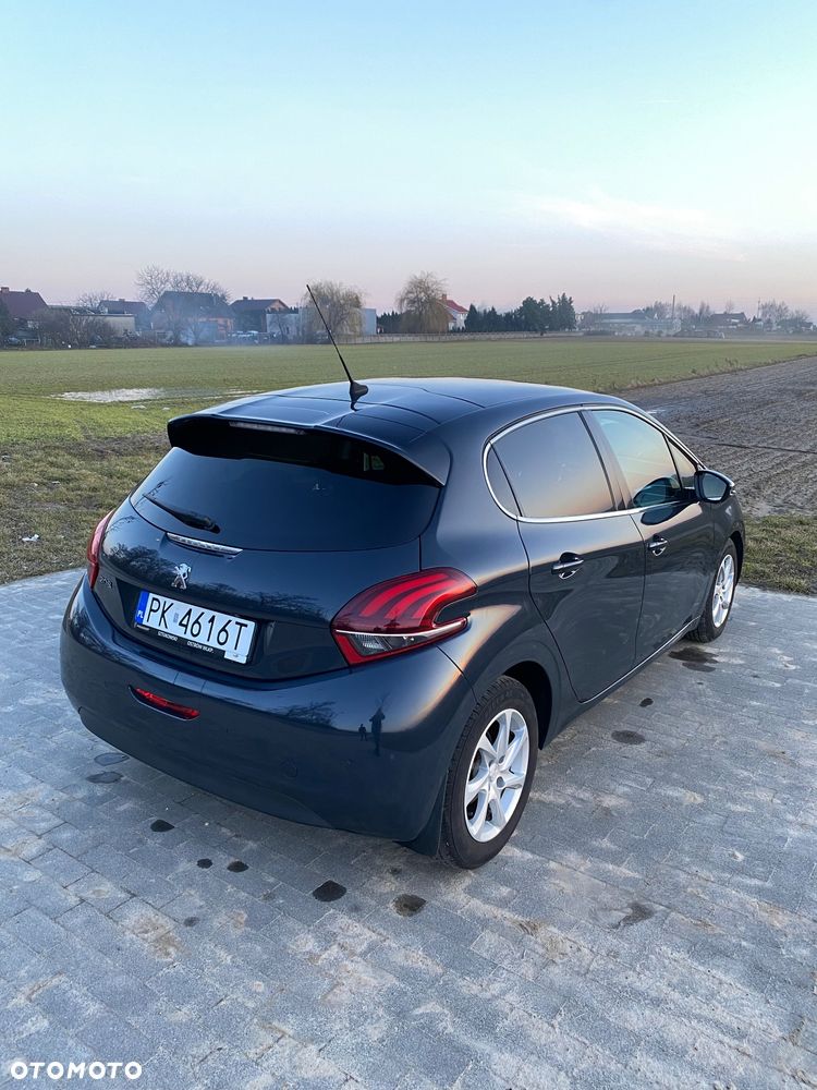 Peugeot 208 - 5