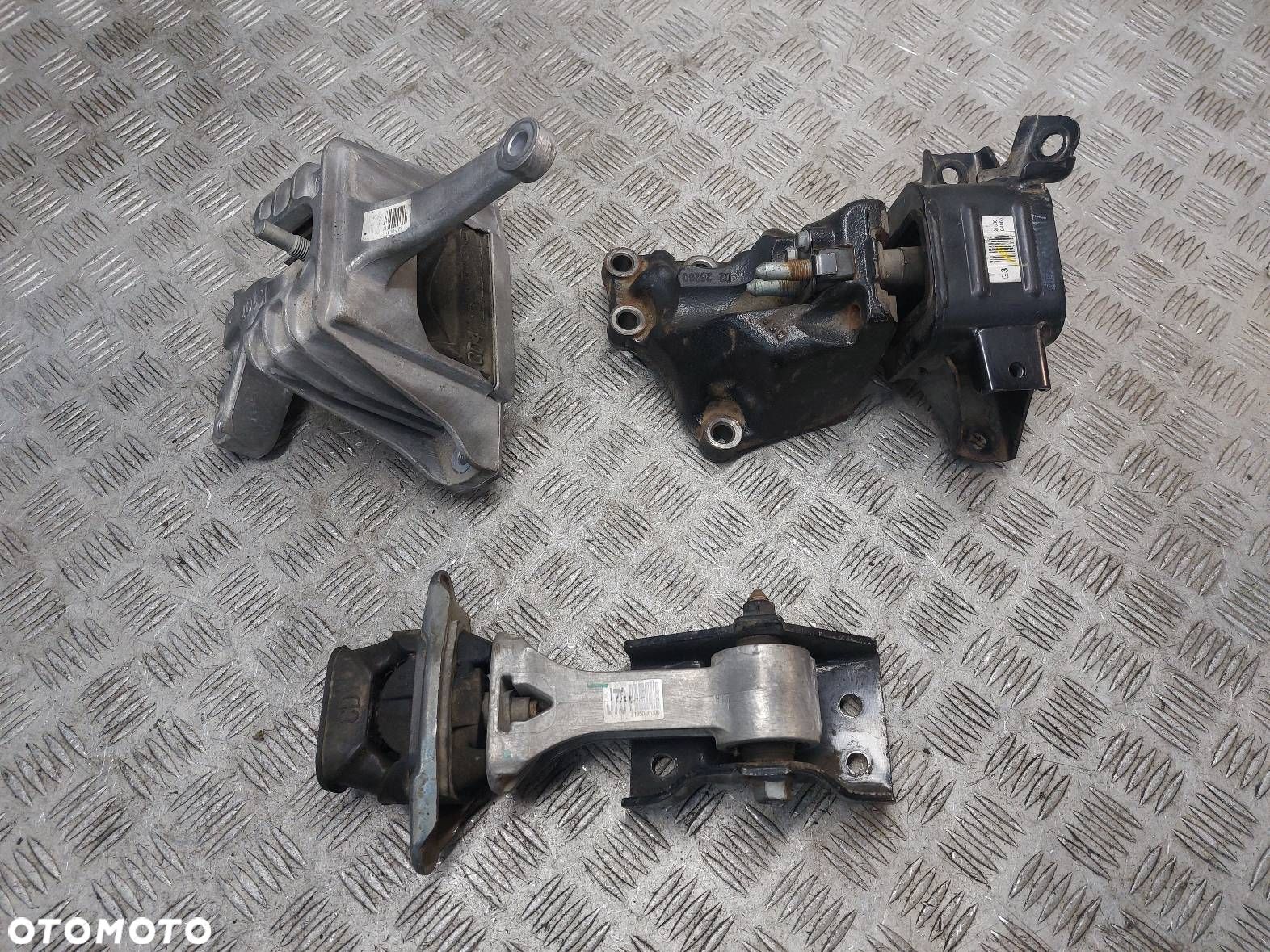 ŁAPA PODUSZKA SILNIKA KOMPLET KIA CEED III 1.0 T-GDI 21810-J7300 - 1