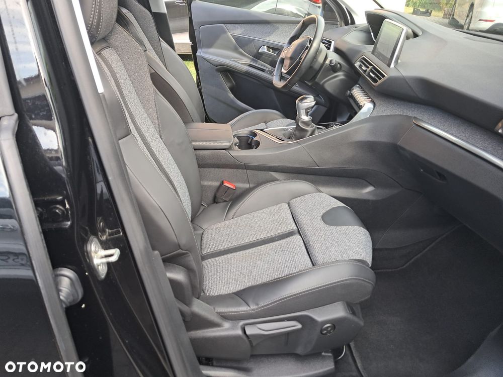 Peugeot 3008 PureTech 130 Stop & Start GPF Allure - 17