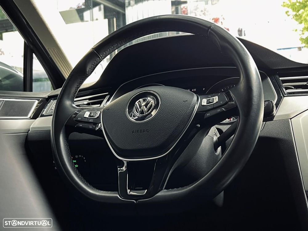 VW Passat 1.6 TDI DSG - 19