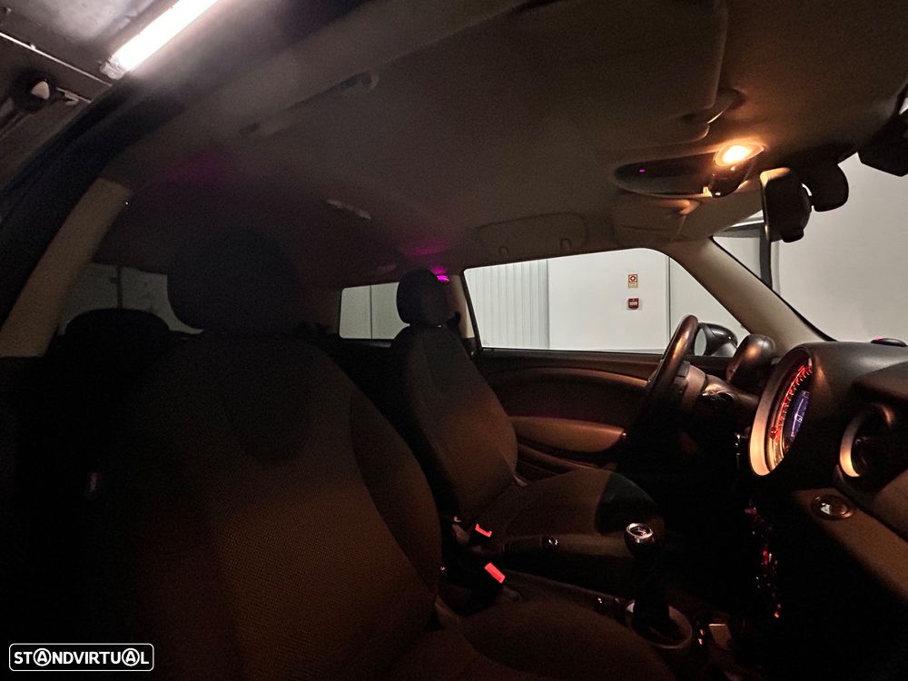 MINI 3 Portas One D - 21