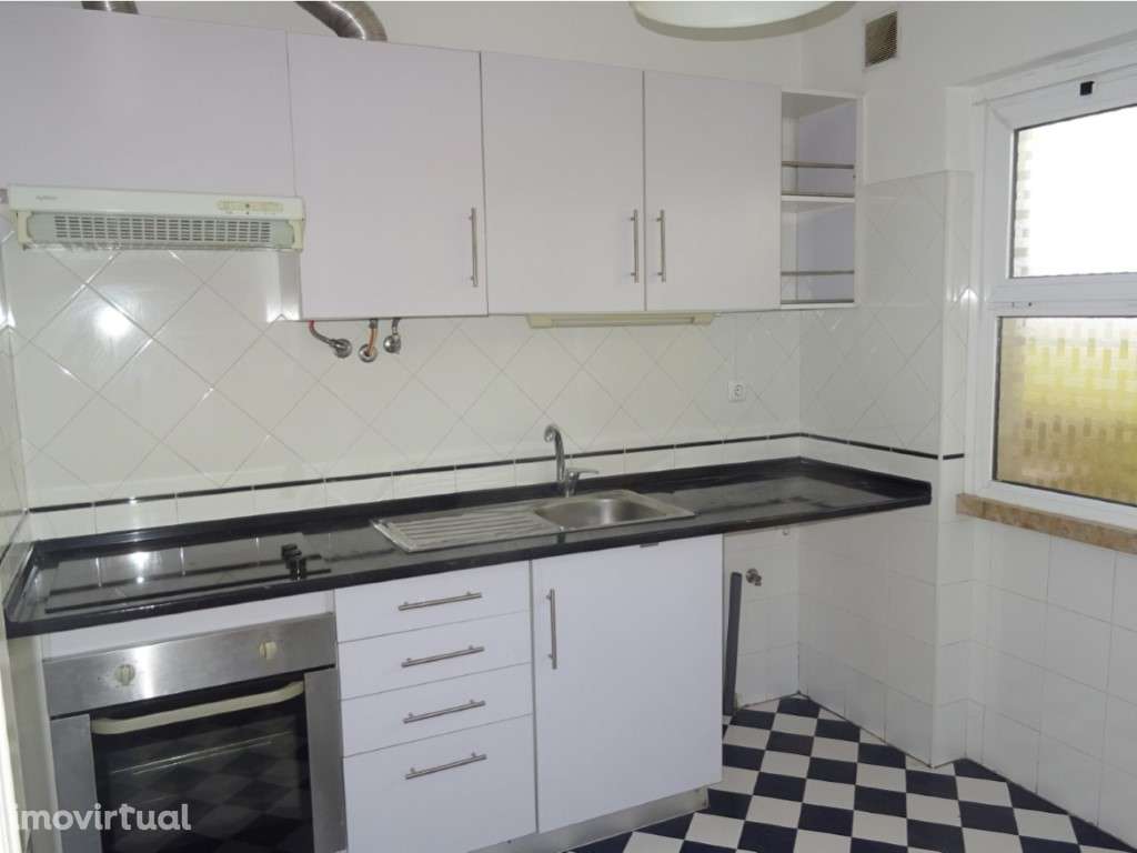 Venda de Prédio - Junto ao Metro de Odivelas - Grande imagem: 5/8