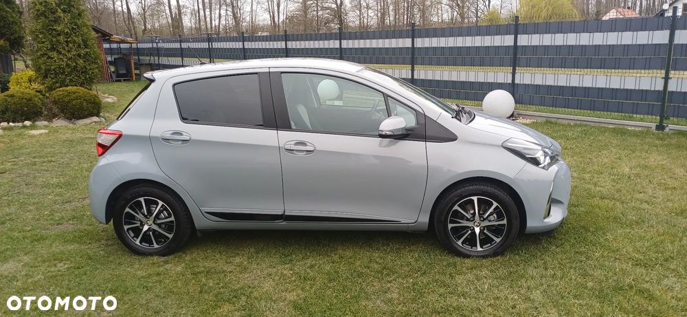 Toyota Yaris 1.5 Premium - 4