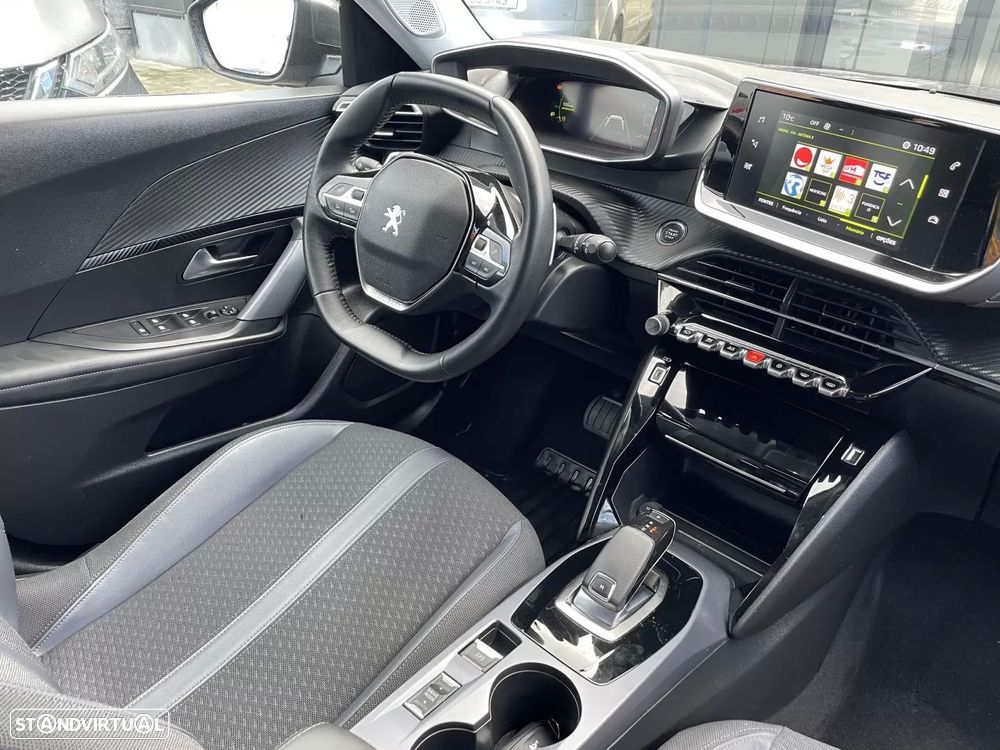 Peugeot 2008 1.2 PureTech Allure EAT8 - 17