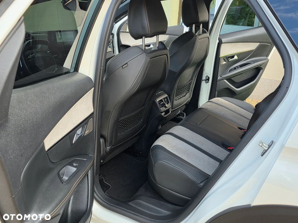 Peugeot 3008 1.6 PureTech Hybrid4 PHEV GT S&S EAT8 - 26