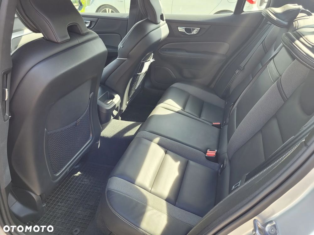Volvo S60 B4 B R-Design - 10