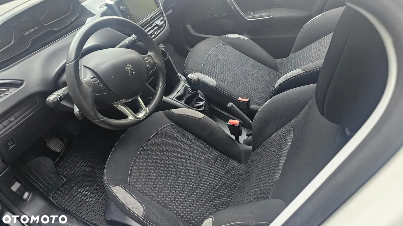 Peugeot 208 - 14