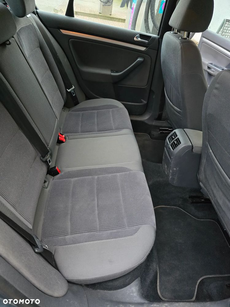 Volkswagen Jetta 2.0 TDI Comfortline - 8