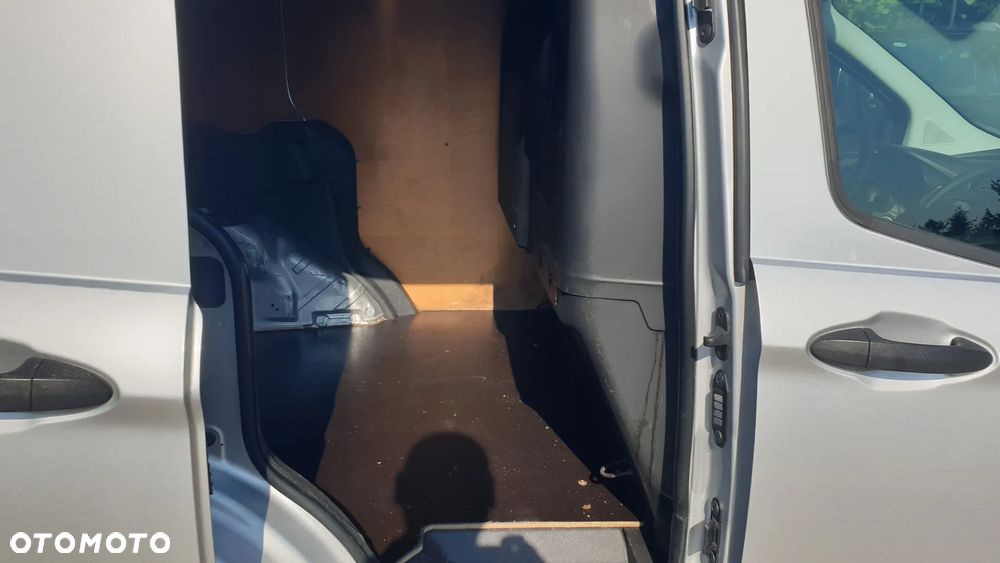 Ford Transit Courier - 10