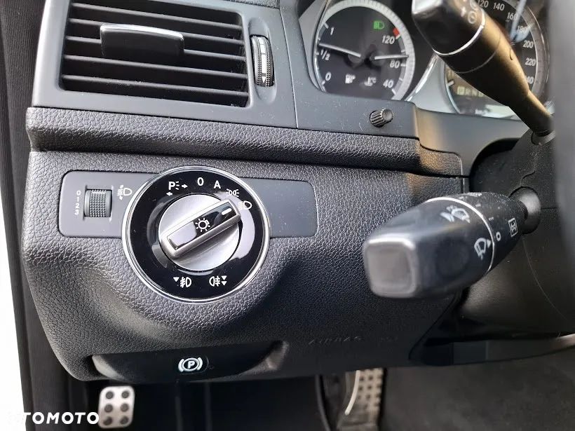 Mercedes-Benz Klasa C 180 CGI Automatik BlueEFFICIENCY Elegance - 14