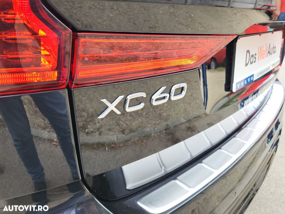 Volvo XC 60 B5 AT AWD MHEV Plus Dark - 28