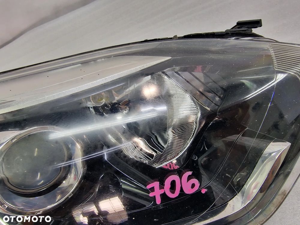 RENAULT CAPTUR 12- ŁADNA PRAWA LAMPA PRZEDNIA PRZÓD , NR 260100947R , NR AUKCJI LA706 - 6