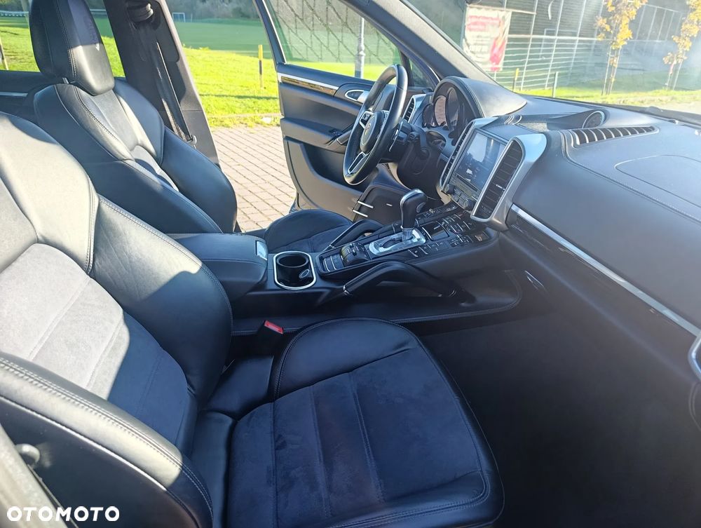 Porsche Cayenne S Diesel Platinum Edition - 18