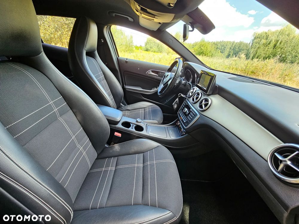 Mercedes-Benz GLA 250 7G-DCT Activity Edition - 29