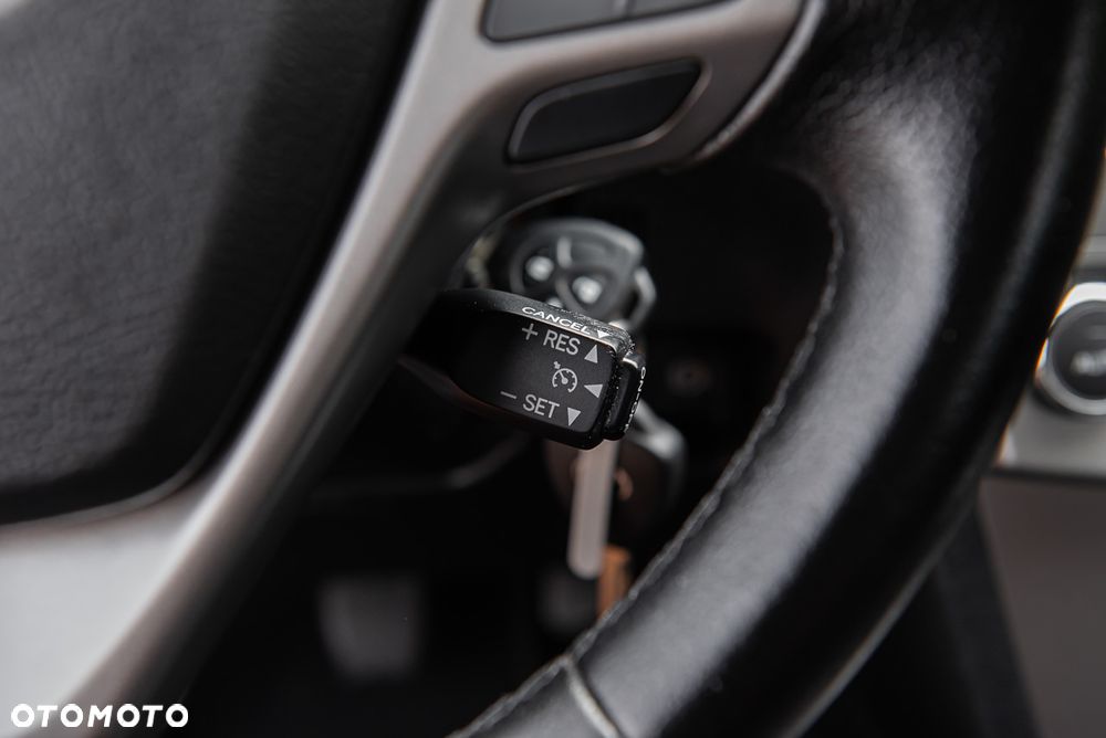 Toyota Avensis 2.0 D-4D Sol+NAVI - 19