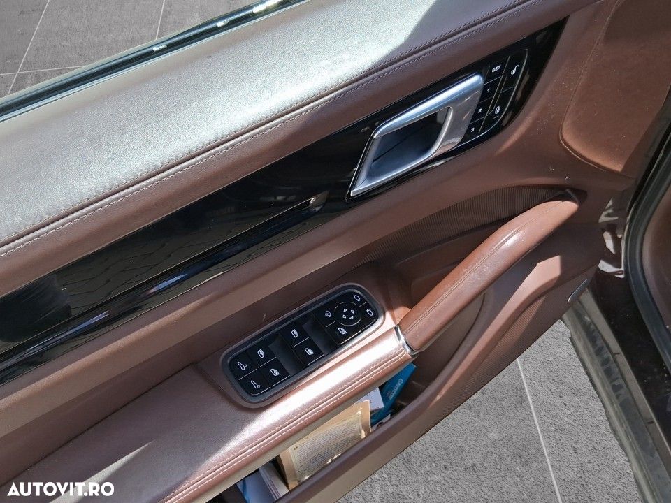 Porsche Cayenne - 15