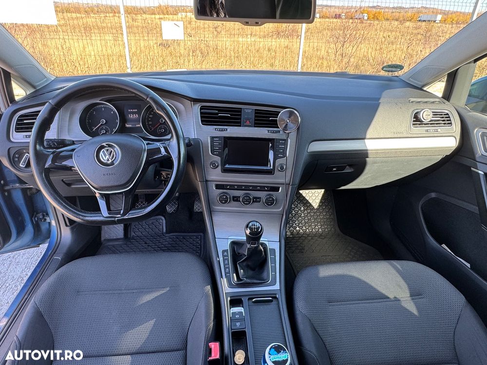 Volkswagen Golf - 10