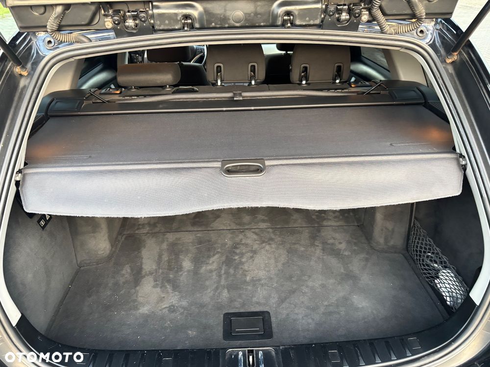 BMW Seria 3 318i Touring - 31
