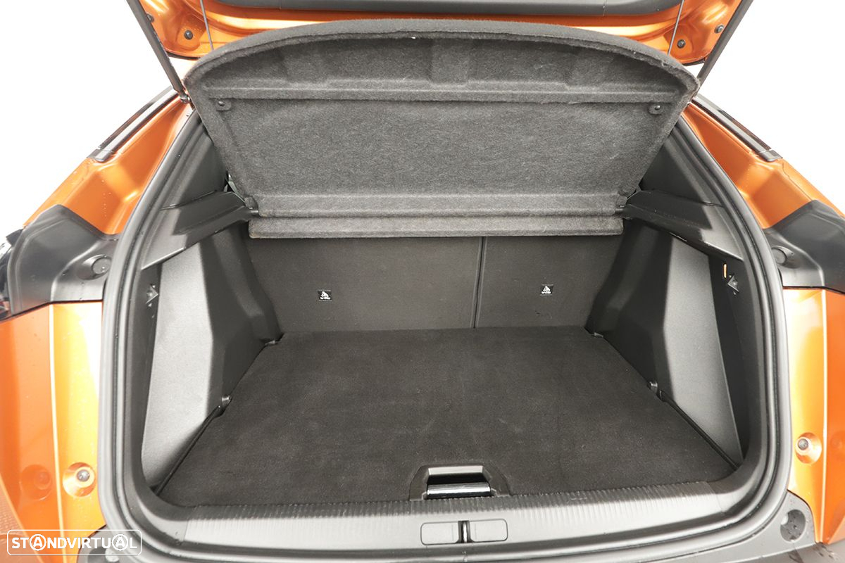 Peugeot 2008 1.2 PureTech Allure EAT8 - 22