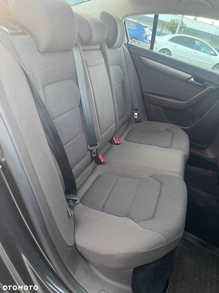 Volkswagen Passat - 7