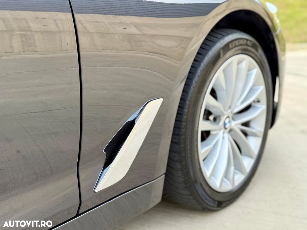 BMW Seria 5 520d Aut. Luxury Line - 15