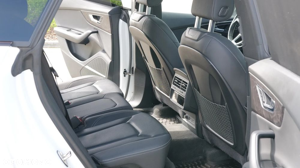 Audi Q8 55 TFSI quattro tiptronic - 16