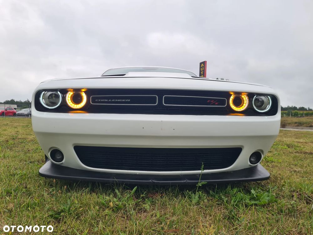 Dodge Challenger - 12