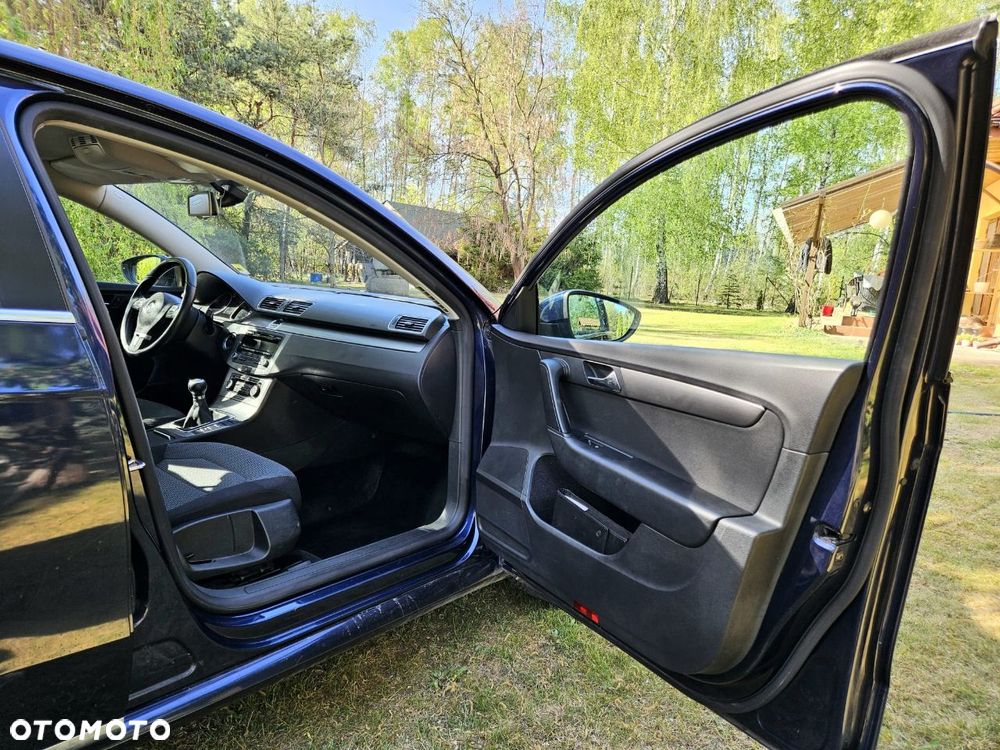 Volkswagen Passat 1.6 TDI DPF BlueMot Comfortline - 14