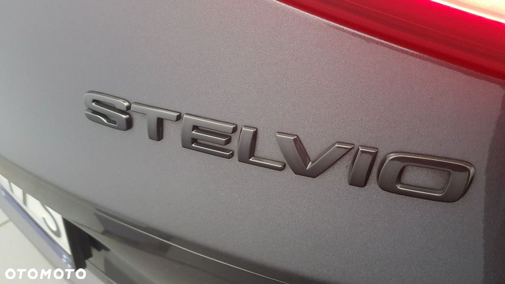 Alfa Romeo Stelvio - 12