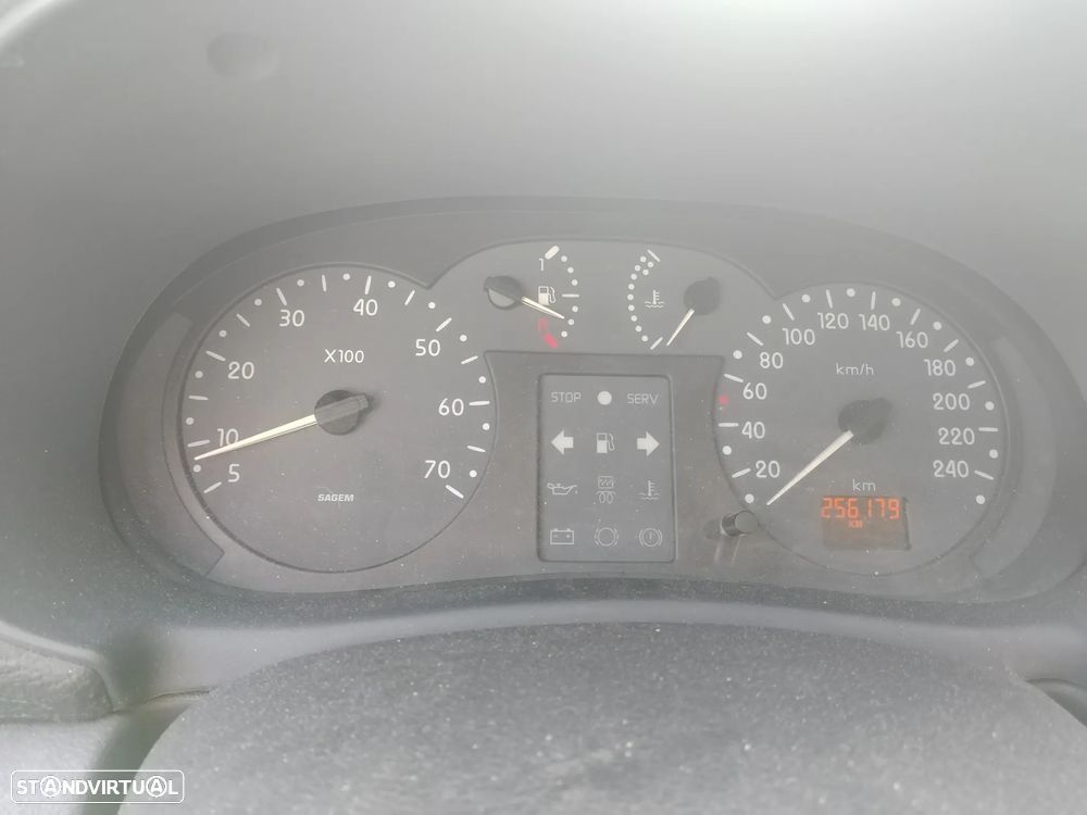 Renault Clio 1.9 DTi RXE - 13