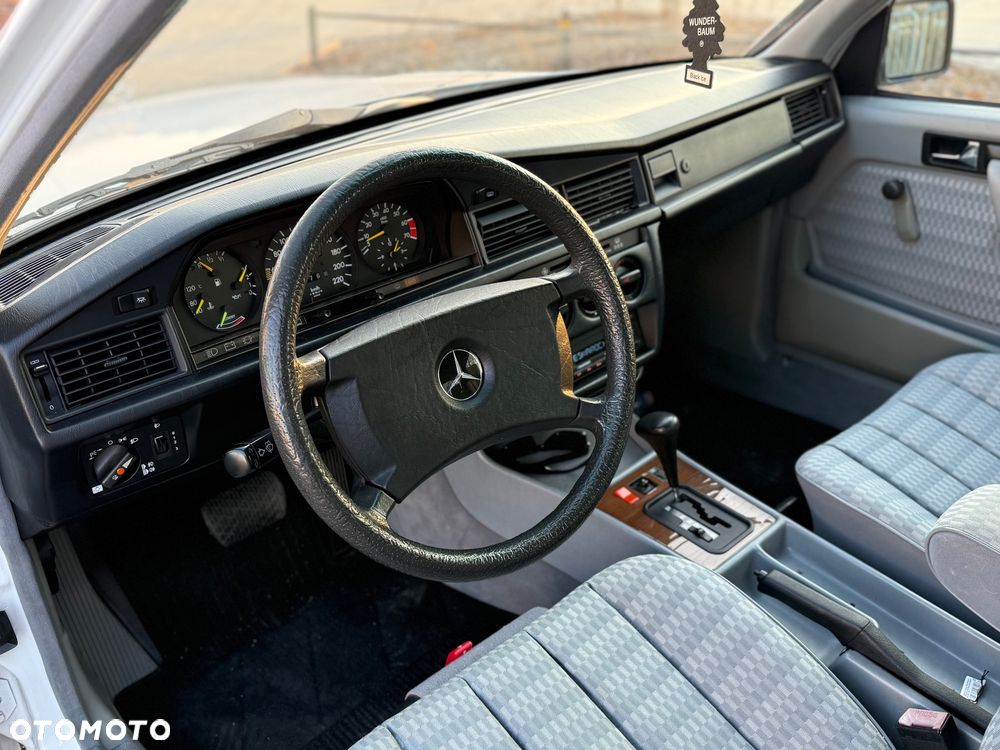 Mercedes-Benz W201 (190) - 6