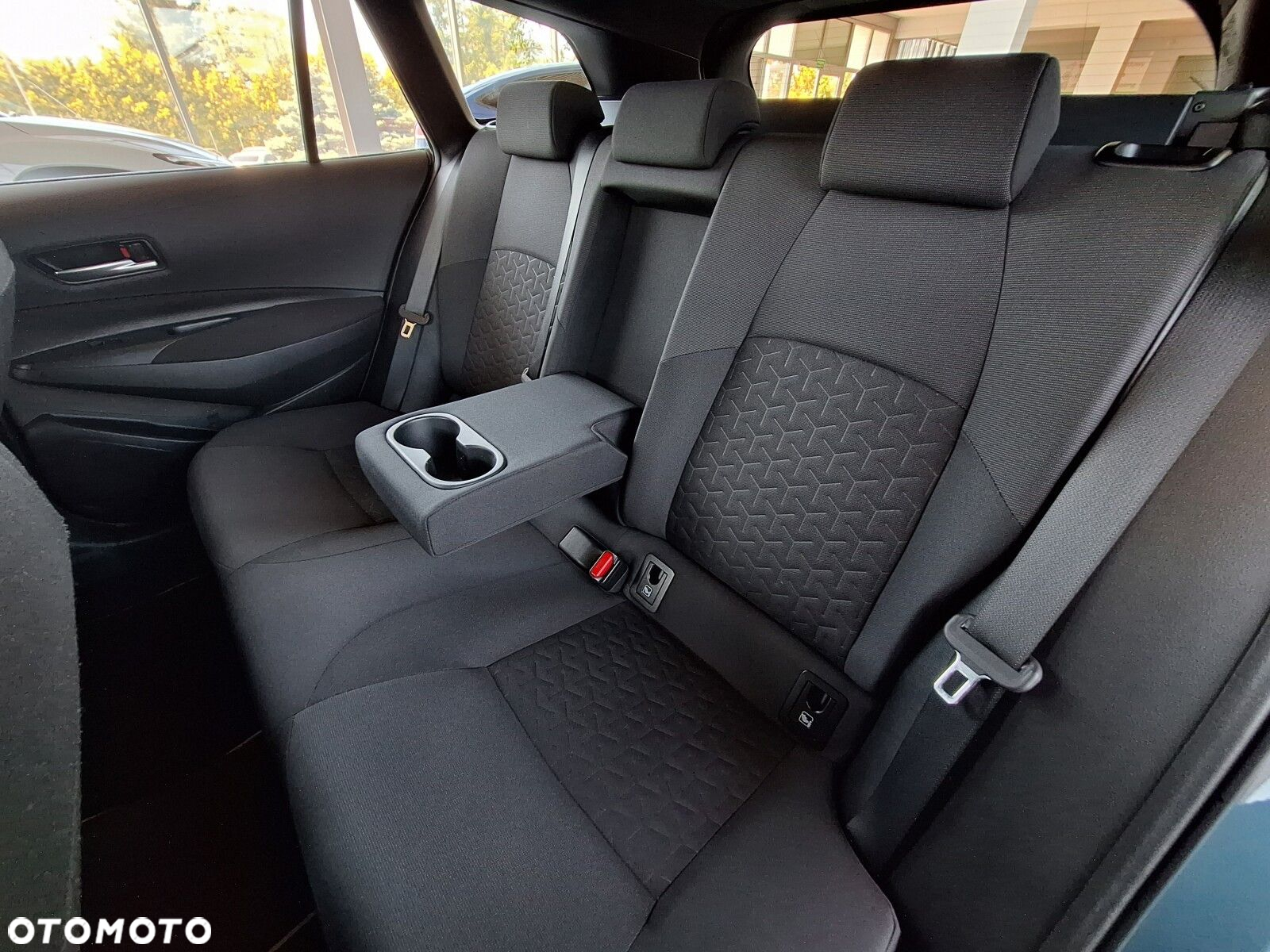 Toyota Corolla 2.0 Hybrid Comfort - 18