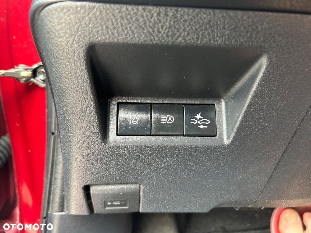 Toyota Yaris Hybrid 100 Selection Platinum - 23