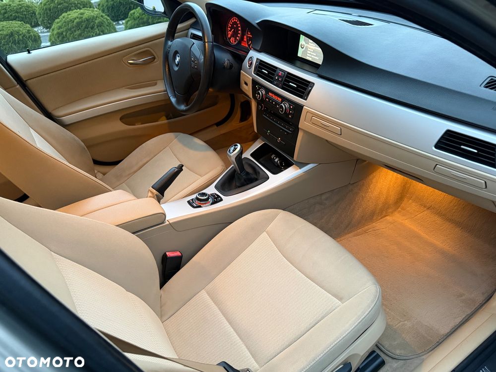 BMW Seria 3 320d - 16