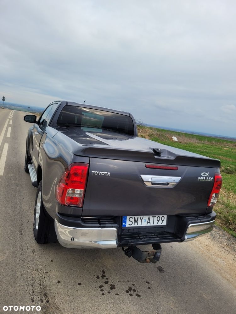 Toyota Hilux - 4