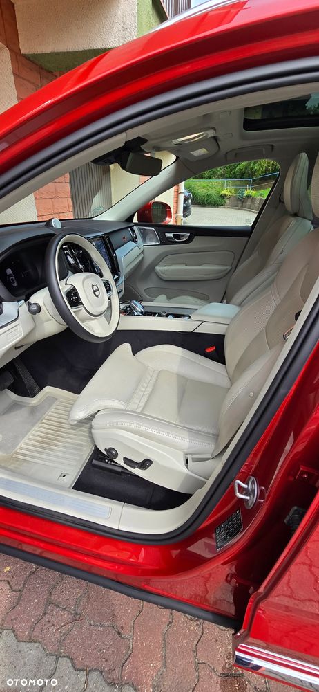 Volvo XC 60 T6 Plug-In Hybrid AWD Ultra Bright - 12
