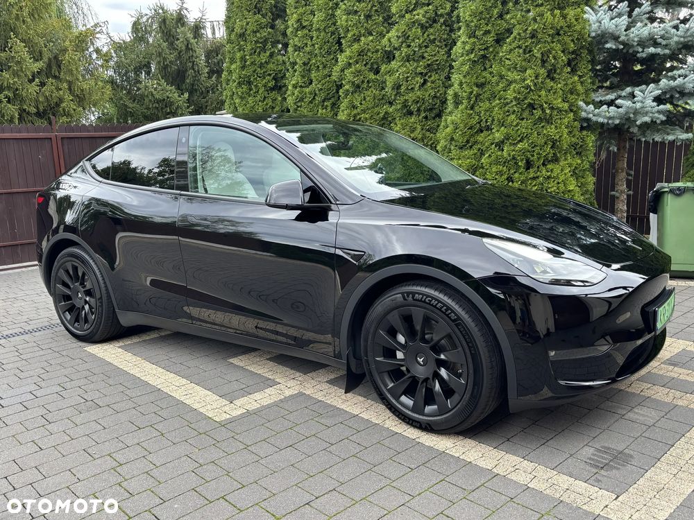 Tesla Model Y - 2