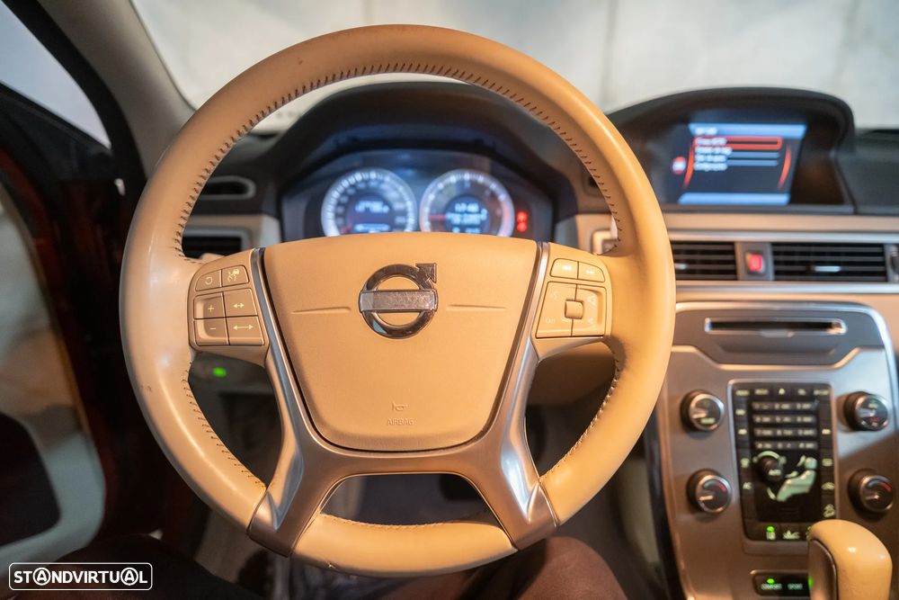 Volvo XC 70 2.4 D3 Momentum Geartronic - 21