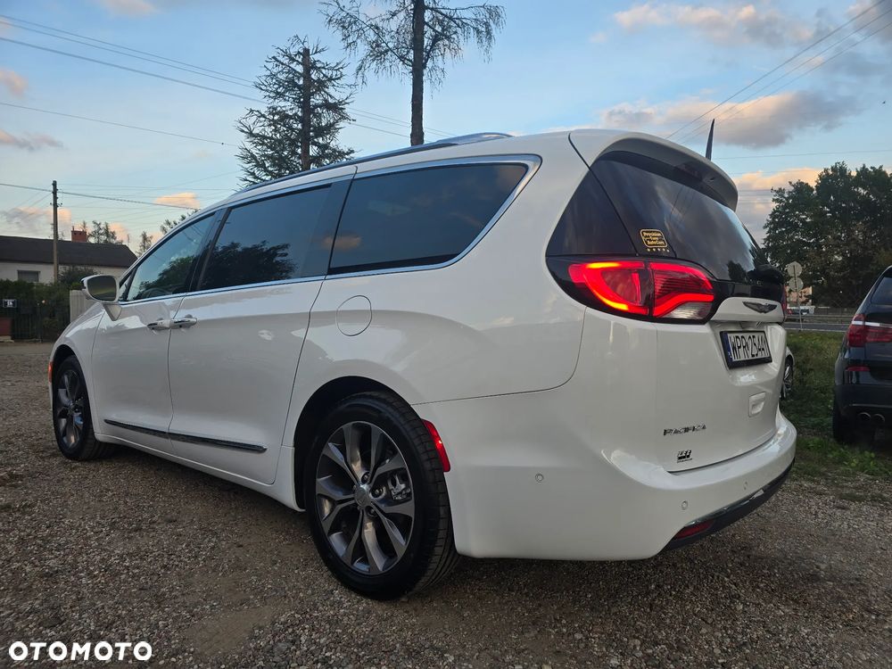 Chrysler Pacifica - 6