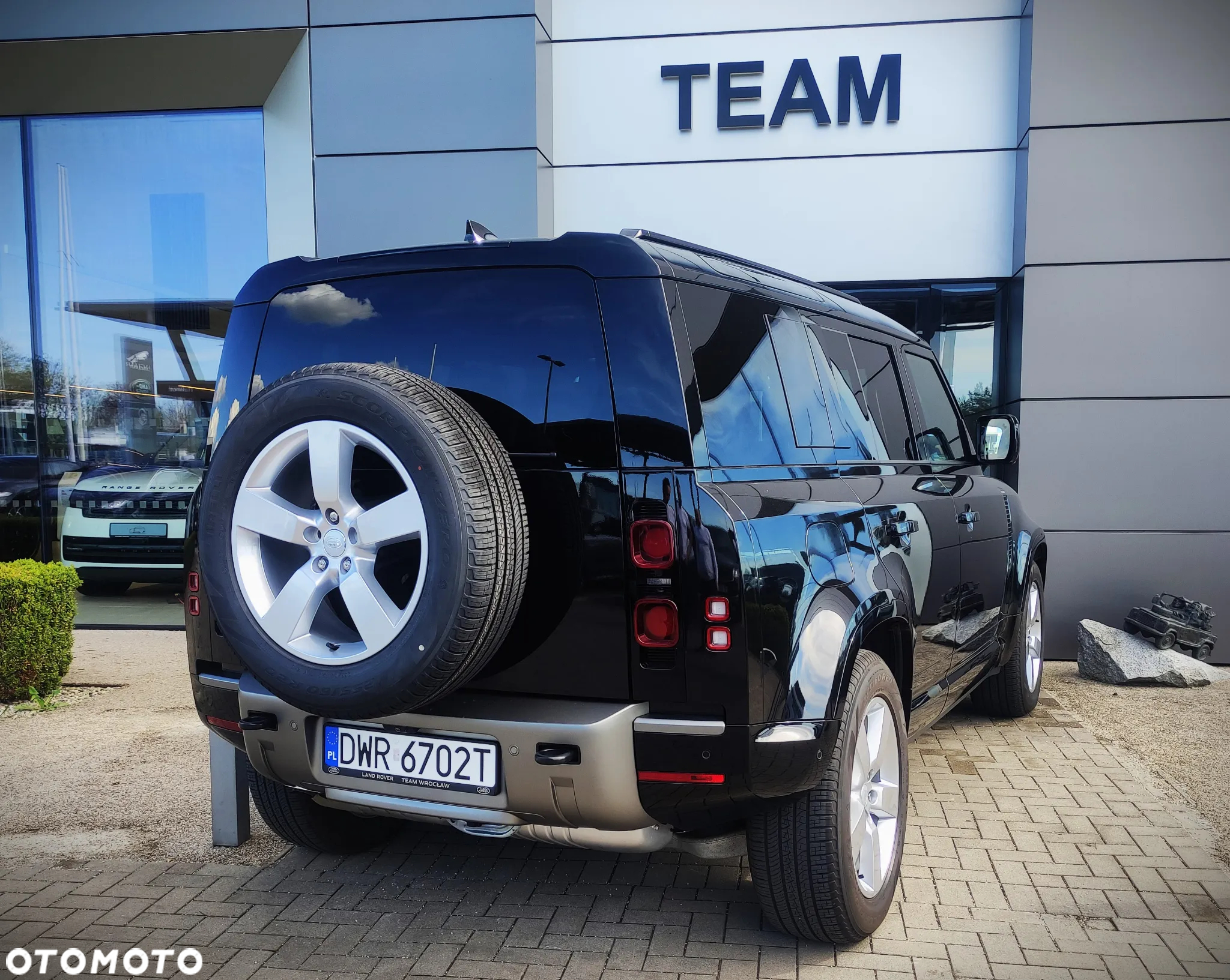 Land Rover Defender - 10