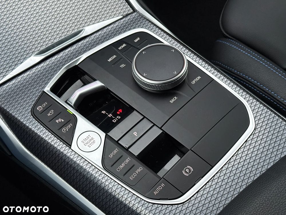 BMW Seria 3 330i xDrive M Sport - 21