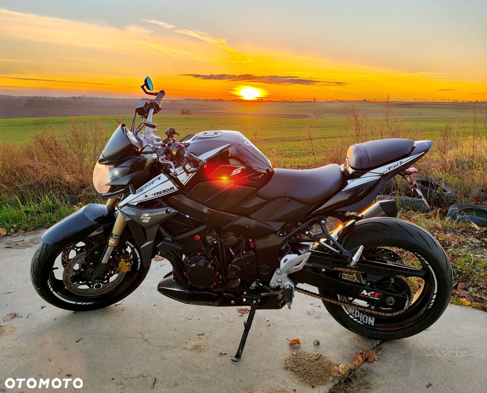 Suzuki GSR - 10