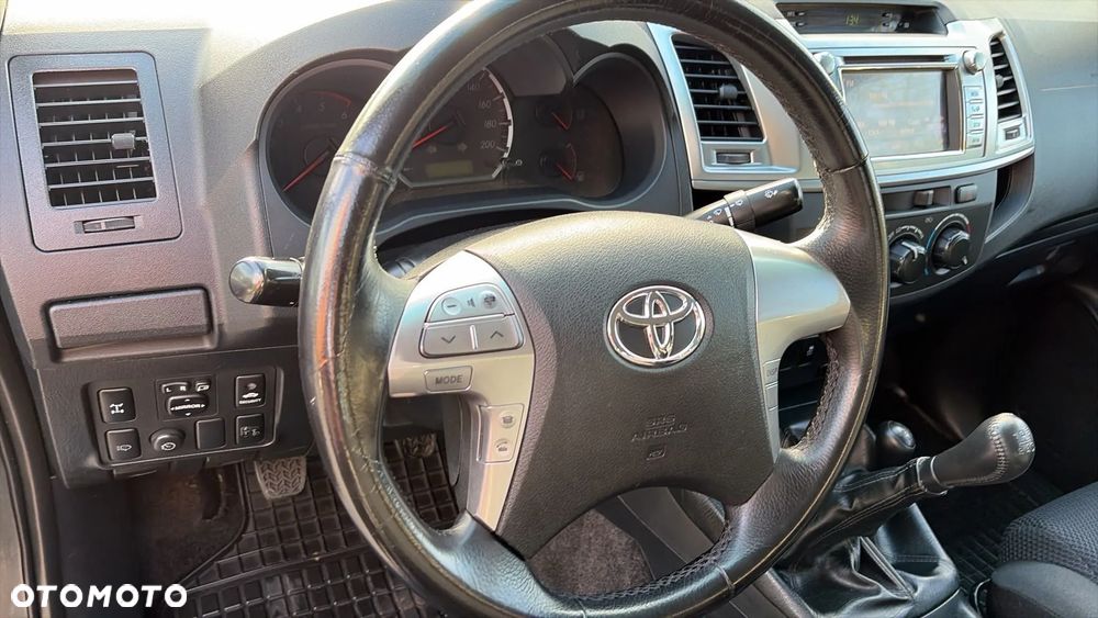 Toyota Hilux 4x4 Double Cab Life - 14