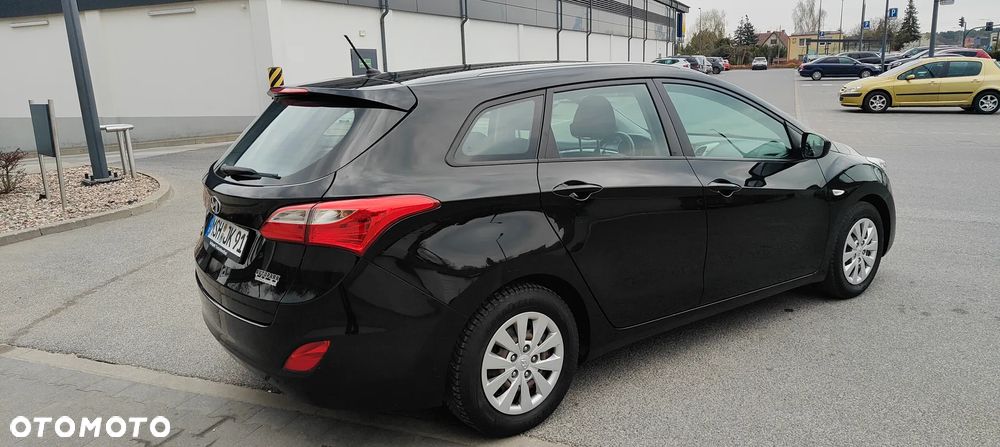 Hyundai i30 blue Kombi 1.4 Style - 11