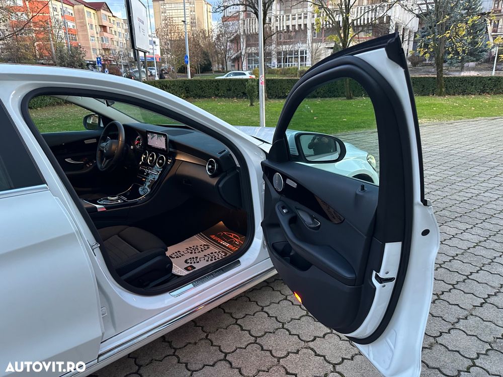 Mercedes-Benz C 220 d 4MATIC 9G-TRONIC - 34