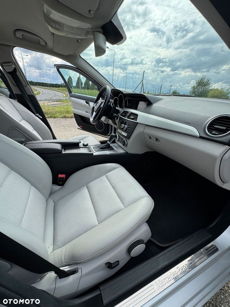 Mercedes-Benz Klasa C 250 7G-TRONIC Avantgarde Edition - 33