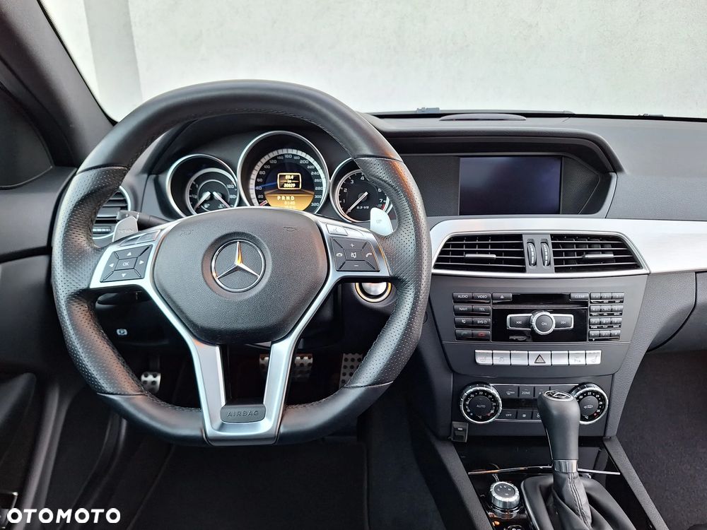 Mercedes-Benz Klasa C 63 AMG Coupe AMG SPEEDSHIFT MCT - 30